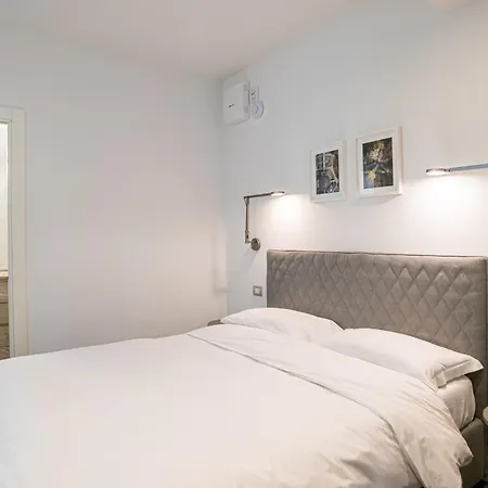 Palazzo La Cortesella - Modern Design & Location Como