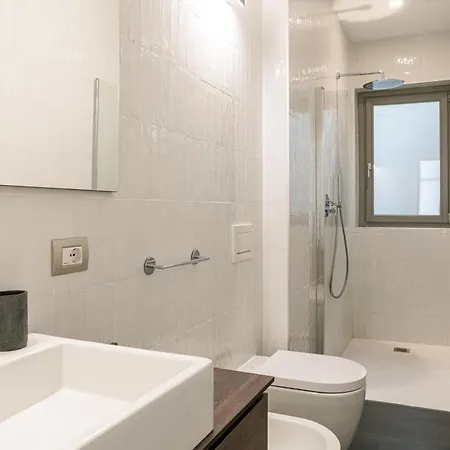 Apartmán Palazzo La Cortesella - Modern Design & Location *