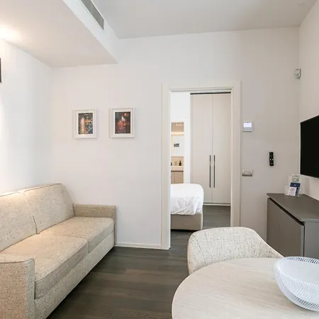 Apartmán Palazzo La Cortesella - Modern Design & Location *