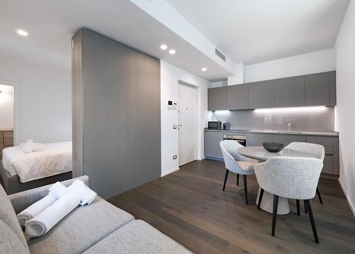Apartament Palazzo La Cortesella - Modern Design & Location