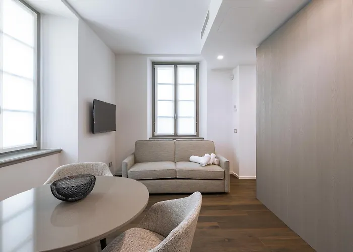 Palazzo La Cortesella - Modern Design & Location Como