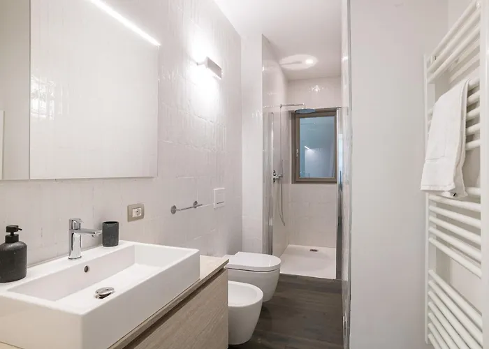 Apartament Palazzo La Cortesella - Modern Design & Location Como