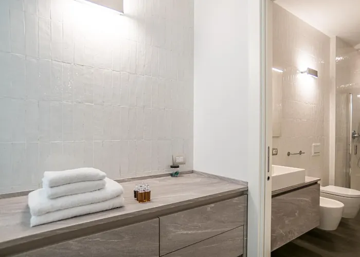 Apartament Palazzo La Cortesella - Modern Design & Location Como