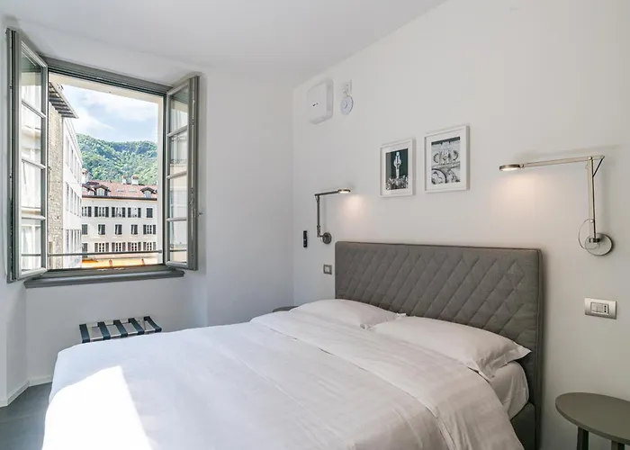 Palazzo La Cortesella - Modern Design & Location Apartament Como