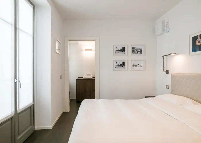 Apartament Palazzo La Cortesella - Modern Design & Location Como