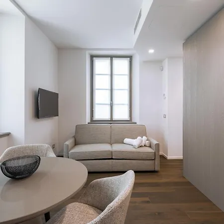 Palazzo La Cortesella - Modern Design & Location Como