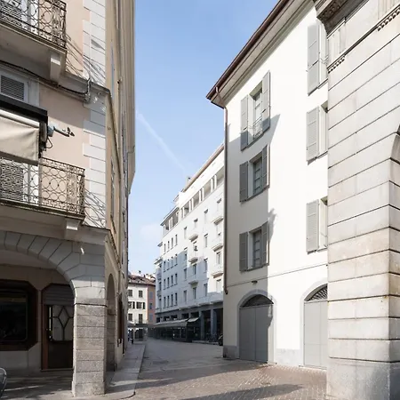 Palazzo La Cortesella - Modern Design & Location コモ