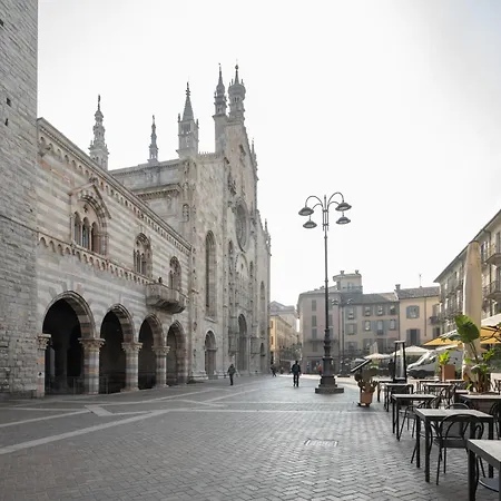 Апартаменты Palazzo La Cortesella - Modern Design & Location Комо