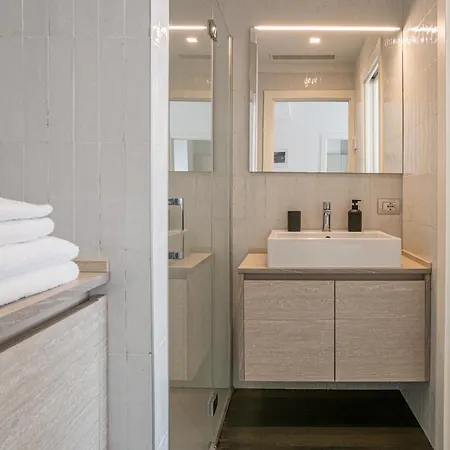 Apartment Palazzo La Cortesella - Modern Design & Location *