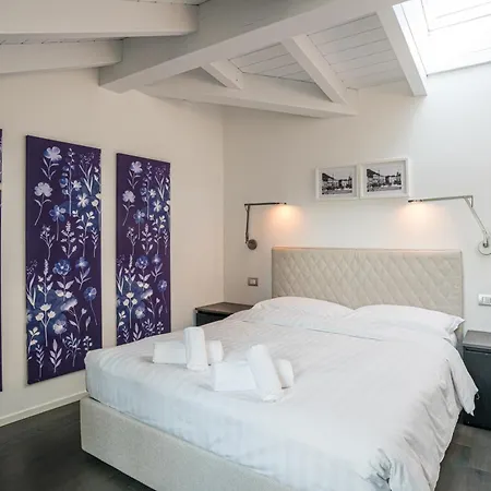Apartment Palazzo La Cortesella - Modern Design & Location