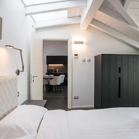 Palazzo La Cortesella - Modern Design & Location Apartment