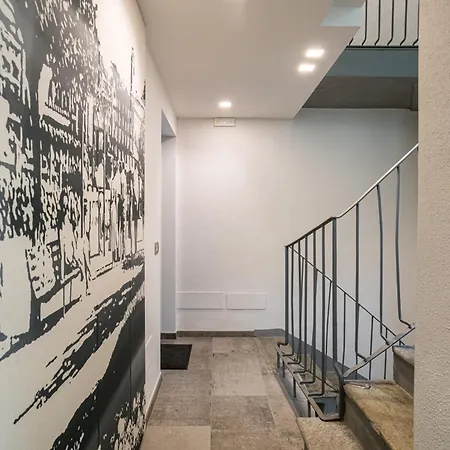 Apartment Palazzo La Cortesella - Modern Design & Location