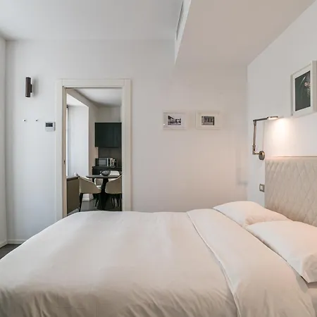 Apartment Palazzo La Cortesella - Modern Design & Location Como