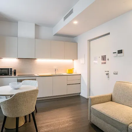 Apartment Palazzo La Cortesella - Modern Design & Location