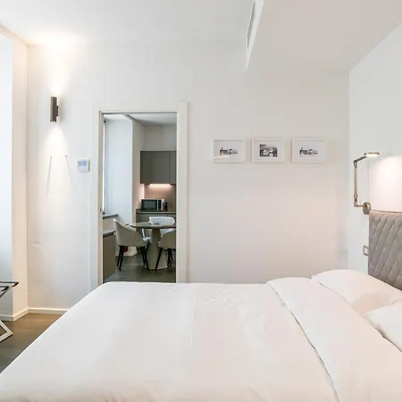 Palazzo La Cortesella - Modern Design & Location Apartment Como