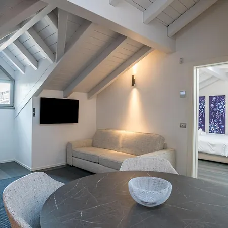 Palazzo La Cortesella - Modern Design & Location Apartment *