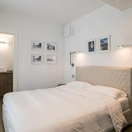 Apartment Palazzo La Cortesella - Modern Design & Location *