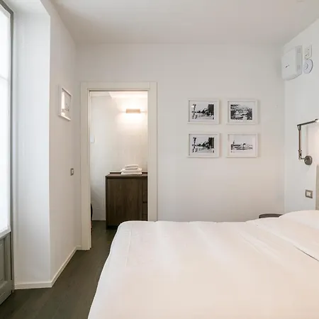 Апартаменты Palazzo La Cortesella - Modern Design & Location Комо