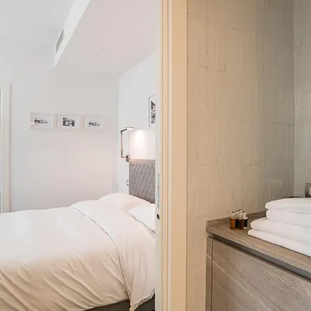 Apartment Palazzo La Cortesella - Modern Design & Location *