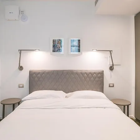 Palazzo La Cortesella - Modern Design & Location Apartment Como