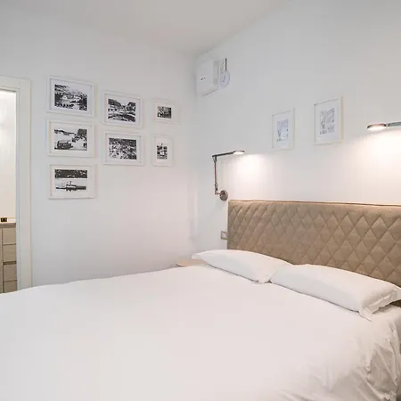 Palazzo La Cortesella - Modern Design & Location Apartment