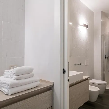 Apartamento Palazzo La Cortesella - Modern Design & Location *