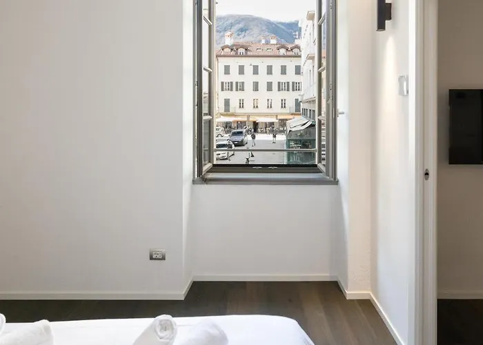 Palazzo La Cortesella - Modern Design & Location Como