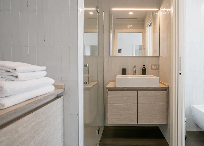 Daire Palazzo La Cortesella - Modern Design & Location *