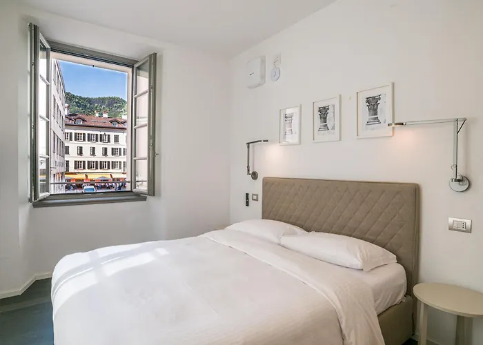 Palazzo La Cortesella - Modern Design & Location Como