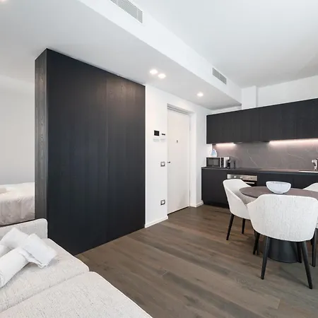 Palazzo La Cortesella - Modern Design & Location 아파트