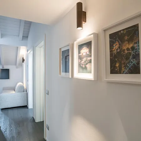 Palazzo La Cortesella - Modern Design & Location 아파트 *