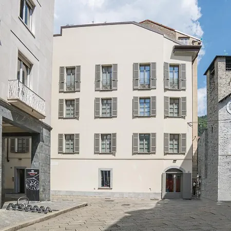 Apartment Palazzo La Cortesella - Modern Design & Location Como