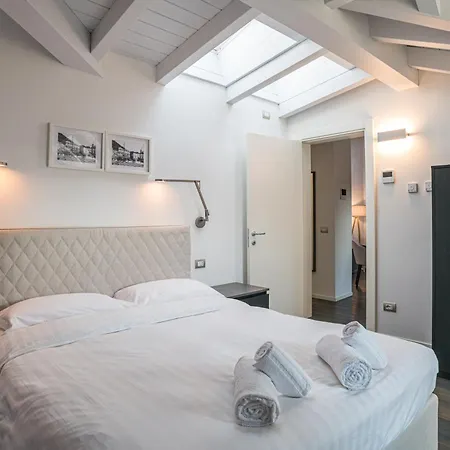 Palazzo La Cortesella - Modern Design & Location Apartment Como