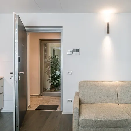 Palazzo La Cortesella - Modern Design & Location 아파트 *