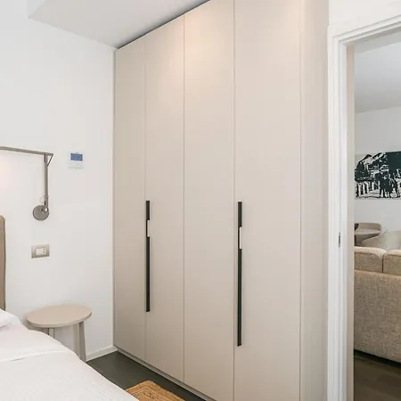 Palazzo La Cortesella - Modern Design & Location Apartment