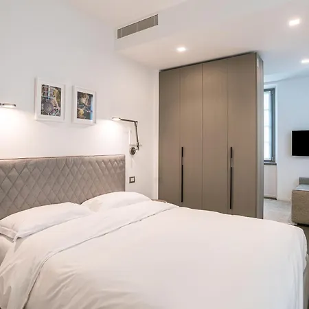 Palazzo La Cortesella - Modern Design & Location 아파트 *