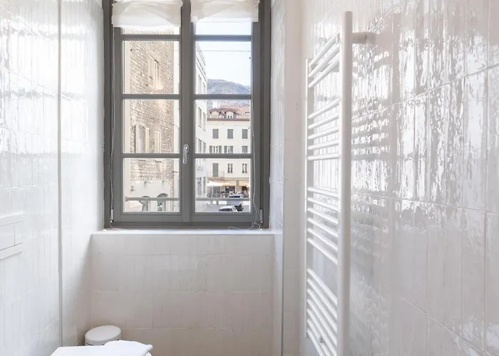 Palazzo La Cortesella - Modern Design & Location