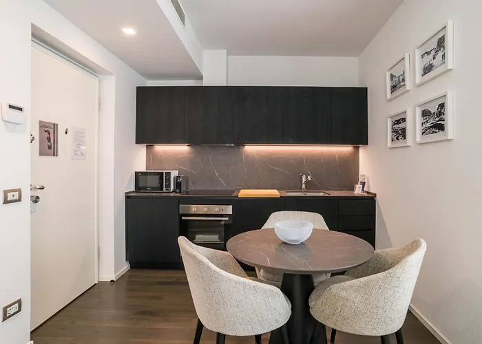 Palazzo La Cortesella - Modern Design & Location * קומו