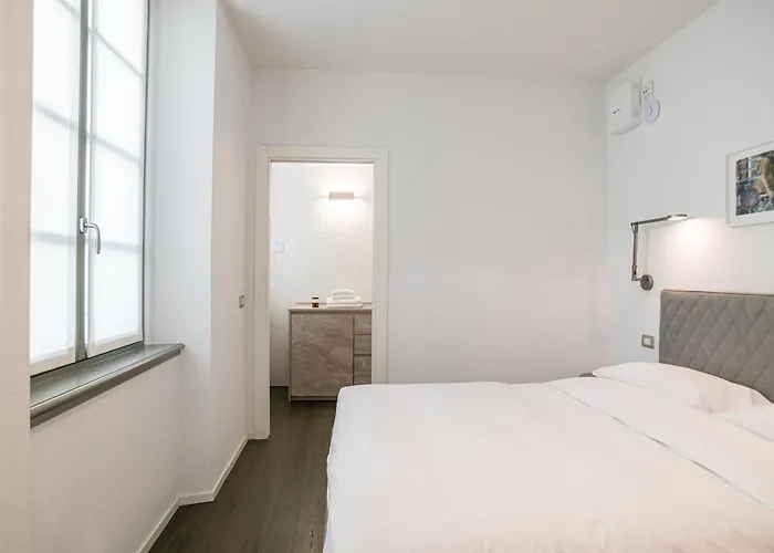 Palazzo La Cortesella - Modern Design & Location * קומו